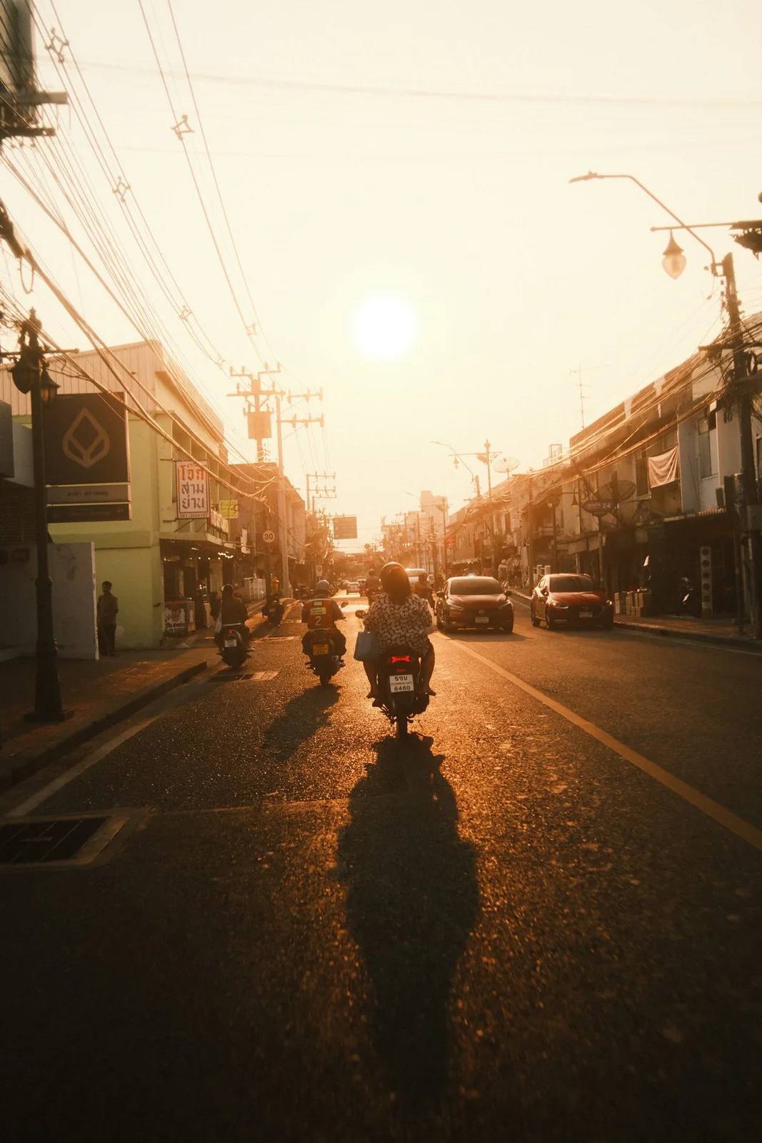 夕陽を背にしたスナップ写真